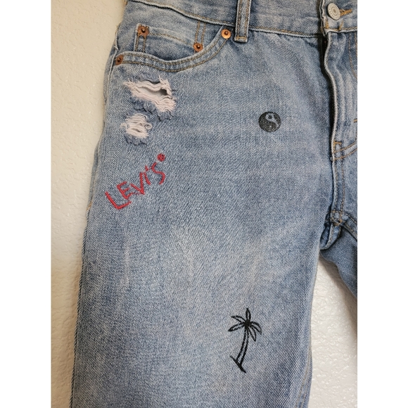 Levis men's 511 size 27 cutoff shorts with graffiti style art - Picture 4 of 9